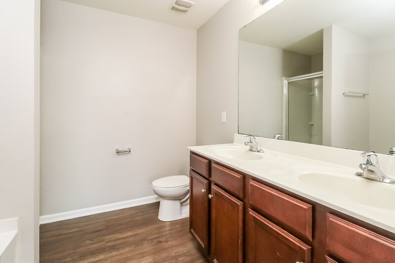 2,075/Mo, 1906 Eastway Dr Dallas, NC 28034 Main Bathroom View