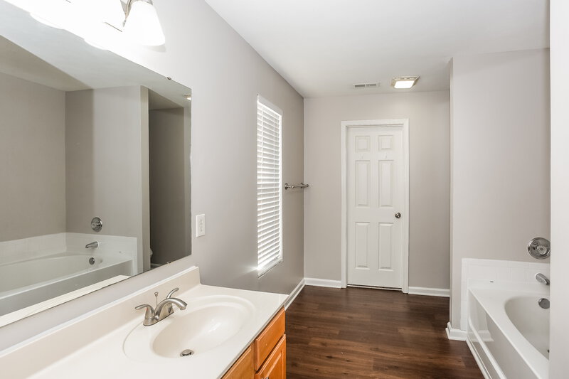 2,365/Mo, 5315 Bendix Ct Harrisburg, NC 28075 Main Bathroom View