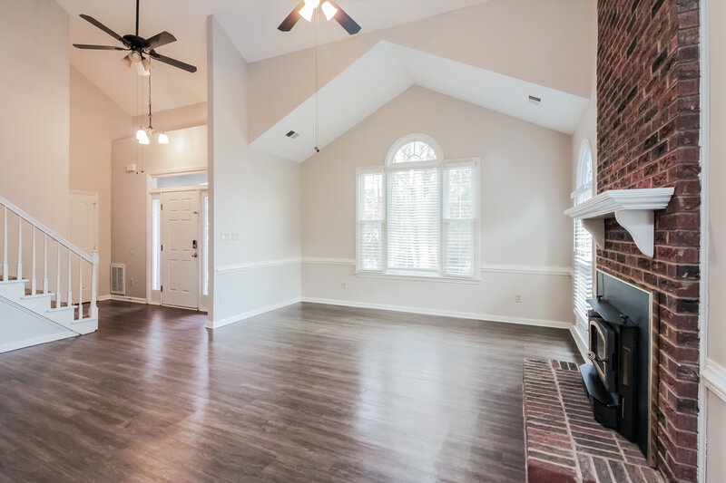 3,270/Mo, 7207 Glen Brook Lane Charlotte, NC 28269 Living Room View 2