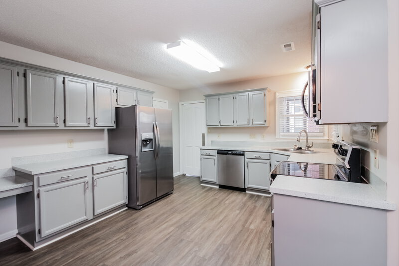 3,270/Mo, 7207 Glen Brook Lane Charlotte, NC 28269 Kitchen View 2