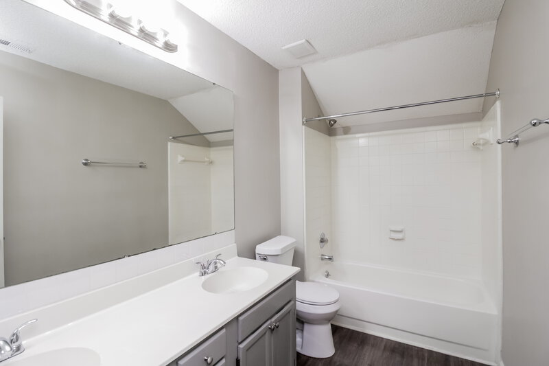 3,270/Mo, 7207 Glen Brook Lane Charlotte, NC 28269 Bathroom View