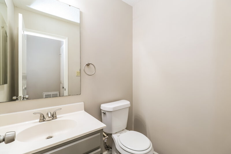 2,390/Mo, 7207 Glen Brook Lane Charlotte, NC 28269 Bathroom View