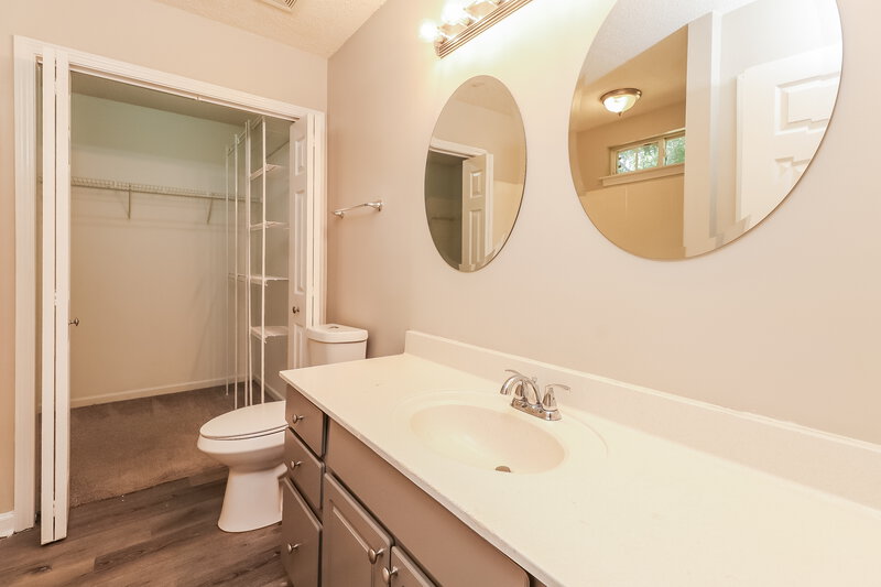 1,775/Mo, 9033 Shenington Pl Charlotte, NC 28216 Main Bathroom View