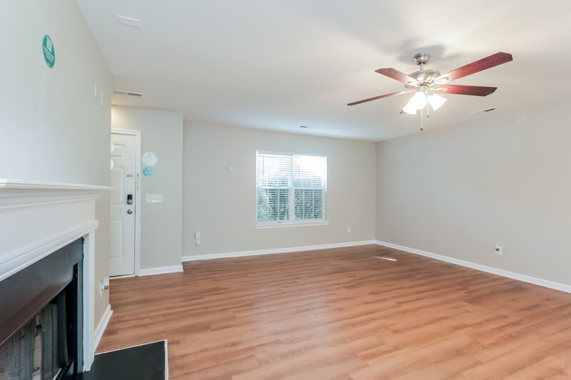 1,935/Mo, 4013 Fifendrum Lane Charlotte, NC 28216 Living Room View 2