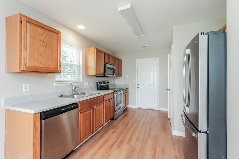 1,935/Mo, 4013 Fifendrum Lane Charlotte, NC 28216 Kitchen View