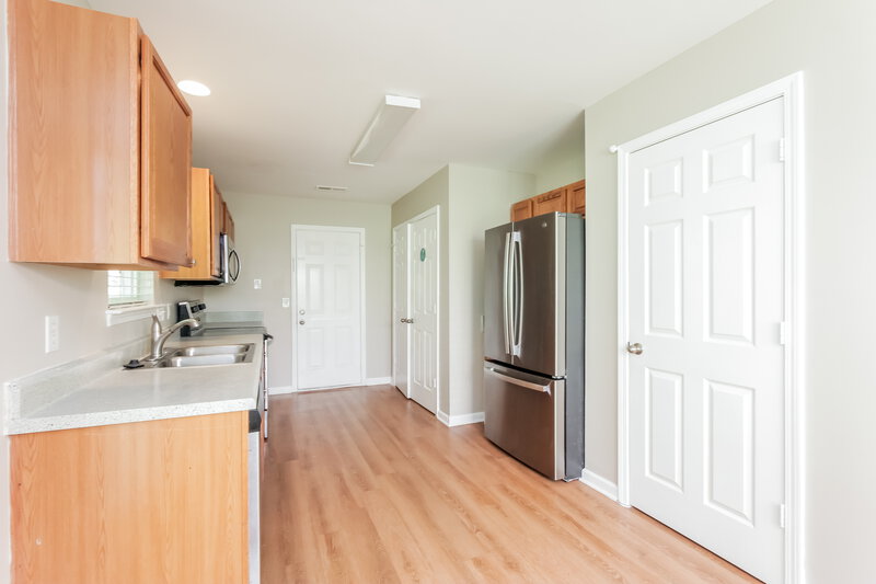 1,935/Mo, 4013 Fifendrum Lane Charlotte, NC 28216 Kitchen View 2
