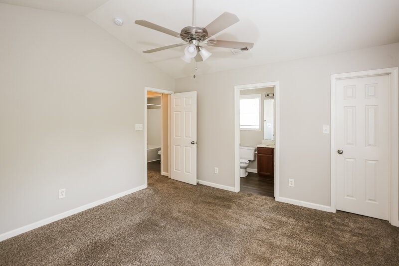 2,840/Mo, 1223 Hipp Rd Charlotte, NC 28216 Main Bathroom View