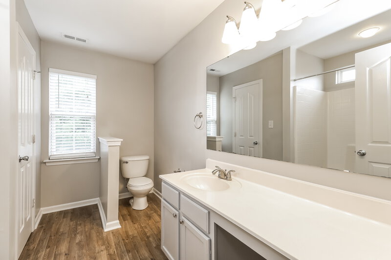 2,060/Mo, 12812 Lismorre Castle Court Charlotte, NC 28273 Main Bathroom View
