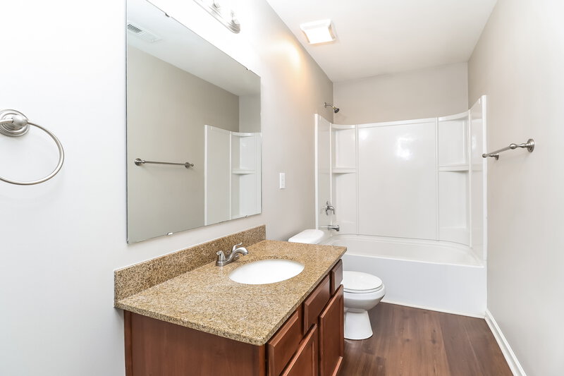 2,545/Mo, 9711 Cayenne Drive Charlotte, NC 28214 Bathroom View 2