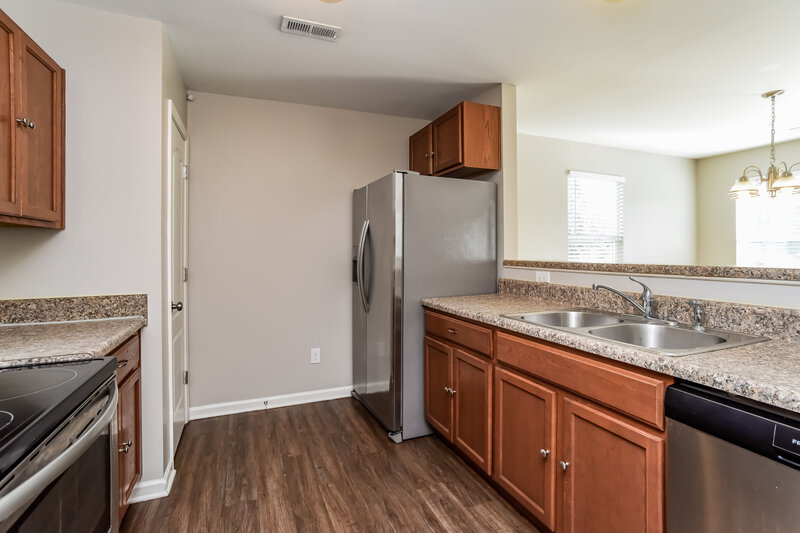 2,035/Mo, 2303 Portola Ct Charlotte, NC 28269 Kitchen View