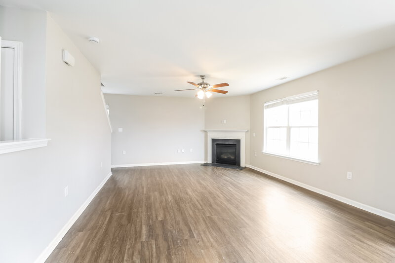 1,940/Mo, 2836 Westbury Court Dallas, NC 28034 Living Room View