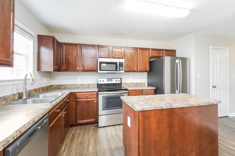 1,940/Mo, 2836 Westbury Court Dallas, NC 28034 Kitchen View