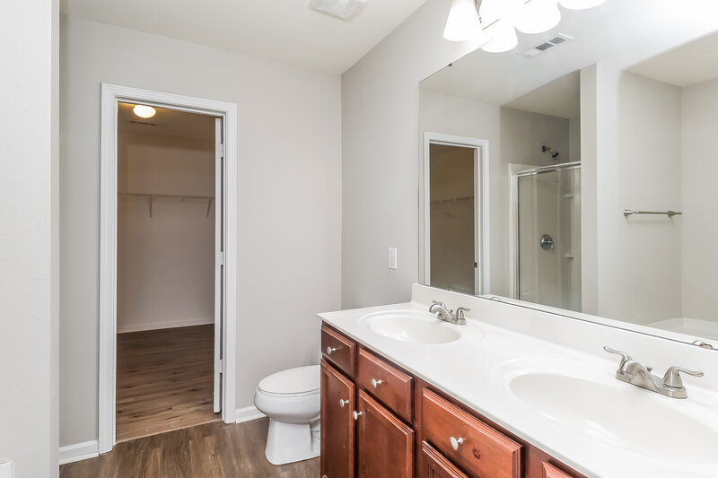 1,940/Mo, 2836 Westbury Court Dallas, NC 28034 Main Bathroom View