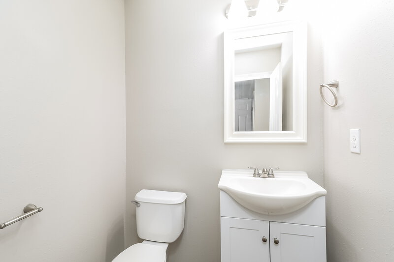 1,940/Mo, 2836 Westbury Court Dallas, NC 28034 Bathroom View