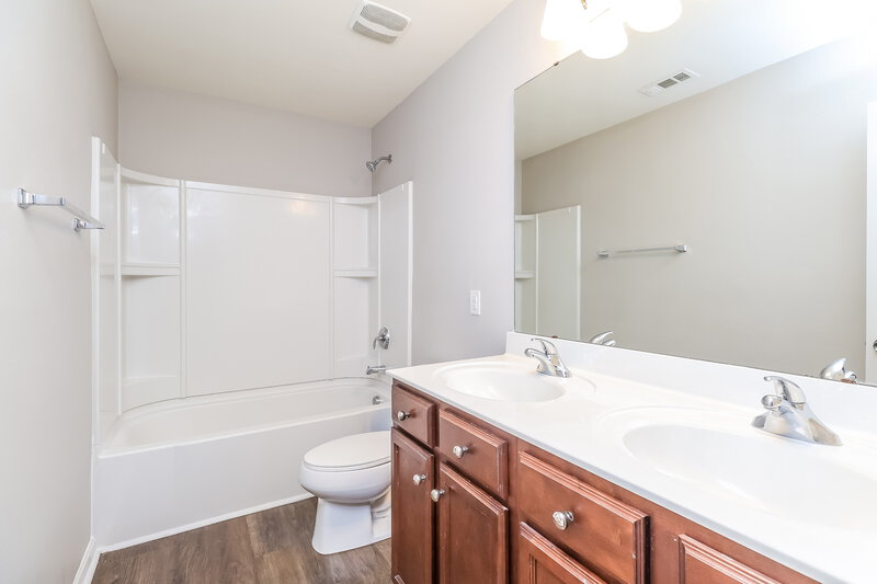 1,940/Mo, 2836 Westbury Court Dallas, NC 28034 Bathroom View 2