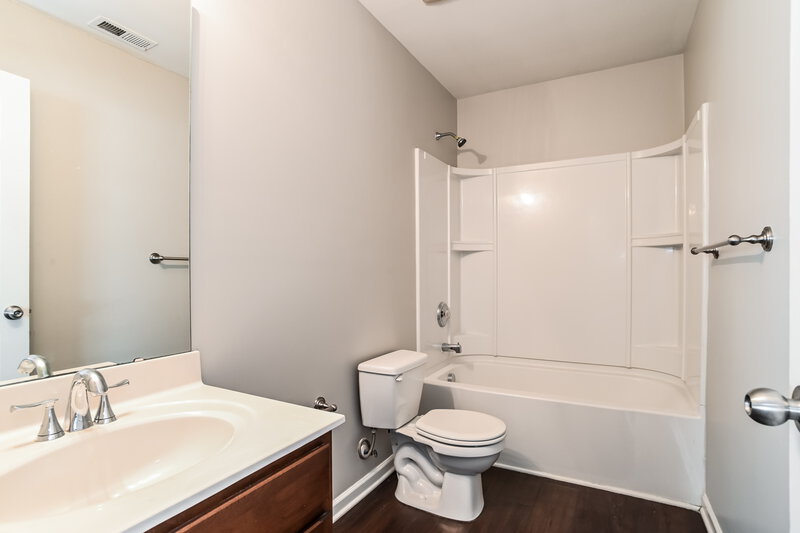 2,210/Mo, 10422 Grand Fir Road Charlotte, NC 28227 Bathroom View