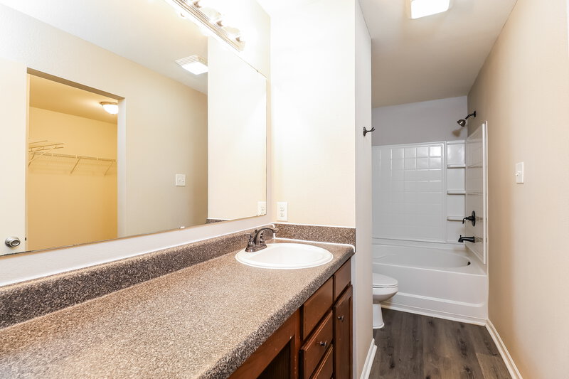 2,140/Mo, 1316 Waterlily Lane Charlotte, NC 28262 Bathroom View