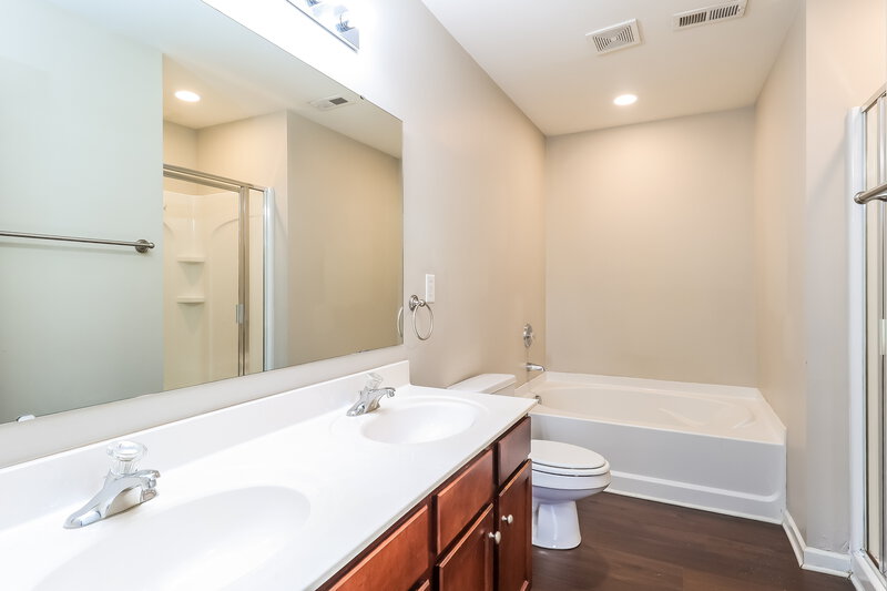 1,845/Mo, 8504 Old Potters Road Charlotte, NC 28269 Main Bathroom View
