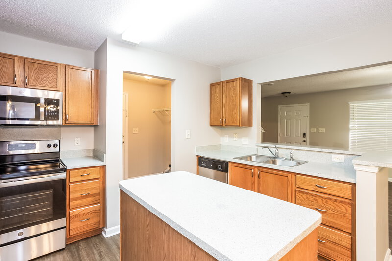 1,875/Mo, 11619 Stewarts Crossing Dr Charlotte, NC 28215 Kitchen View