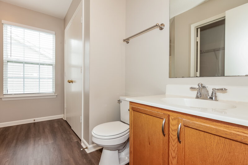 2,030/Mo, 11619 Stewarts Crossing Dr Charlotte, NC 28215 Main Bathroom View