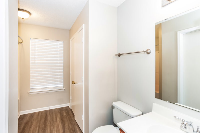 1,875/Mo, 11619 Stewarts Crossing Dr Charlotte, NC 28215 Main Bathroom View