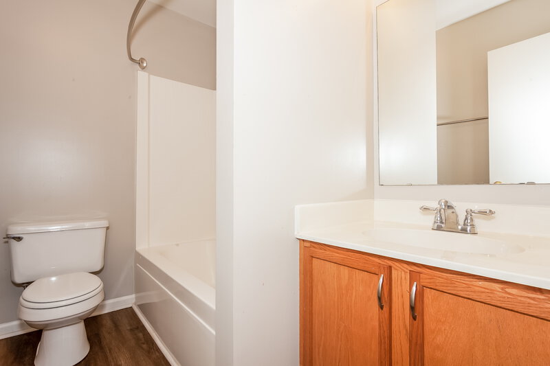 2,030/Mo, 11619 Stewarts Crossing Dr Charlotte, NC 28215 Bathroom View