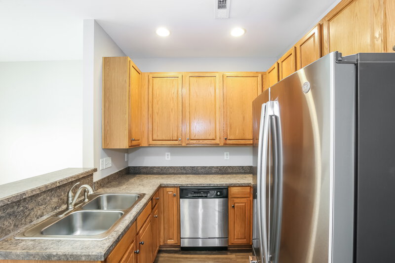 2,165/Mo, 4712 Abercromby Street Charlotte, NC 28213 Kitchen View