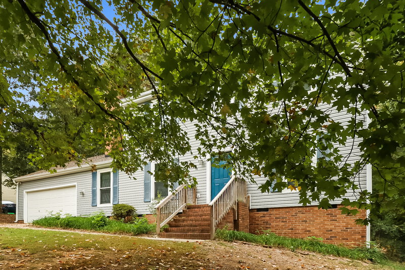 1,805/Mo, 2009 Killarney Place Charlotte, NC 28262 Front View