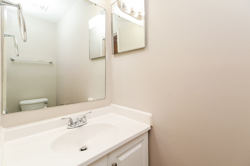 1,805/Mo, 2009 Killarney Place Charlotte, NC 28262 Bathroom View 2