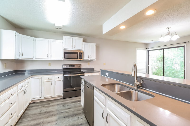 1,955/Mo, 5422 Doverstone Court Charlotte, NC 28208 Kitchen View