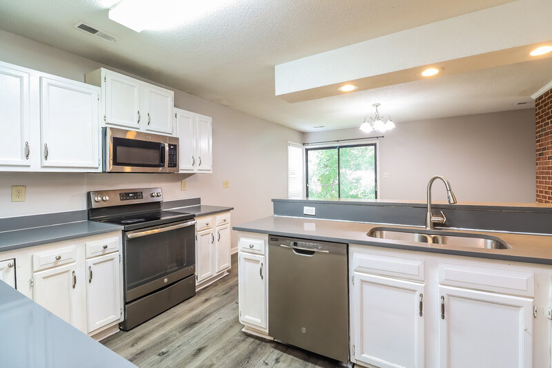 1,955/Mo, 5422 Doverstone Court Charlotte, NC 28208 Kitchen View 2