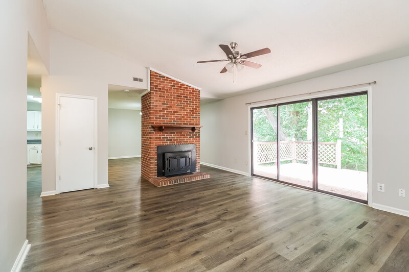1,955/Mo, 5422 Doverstone Court Charlotte, NC 28208 Family Room View 2