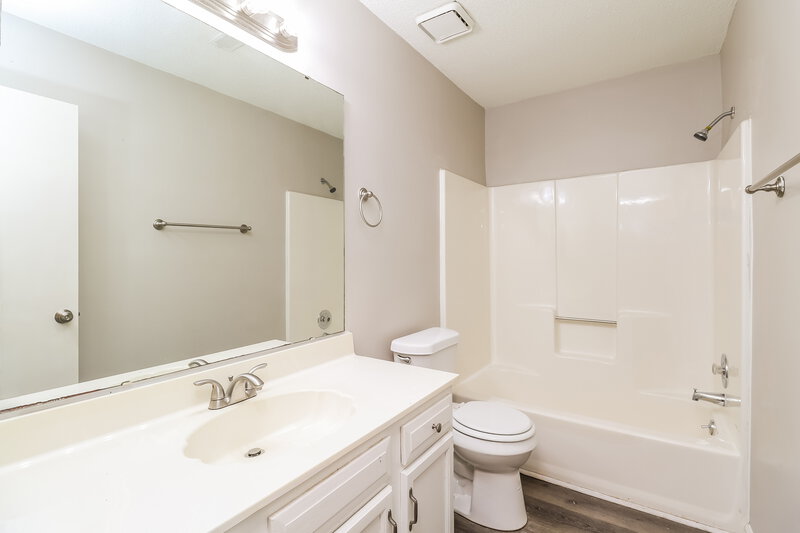 1,955/Mo, 5422 Doverstone Court Charlotte, NC 28208 Bathroom View