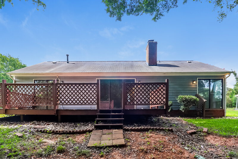 1,955/Mo, 5422 Doverstone Court Charlotte, NC 28208 Rear View