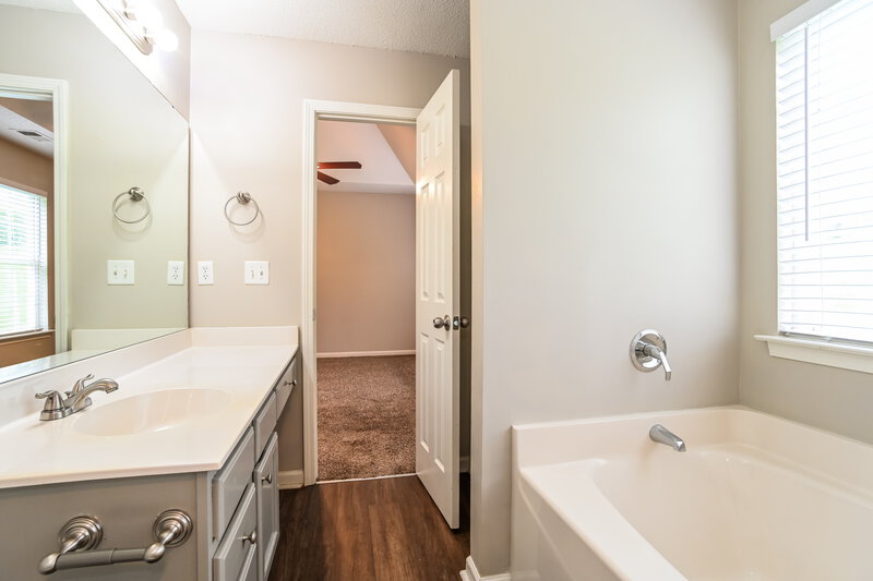 2,025/Mo, 1146 Franklin Thomas Place Charlotte, NC 28214 Main Bathroom View 2