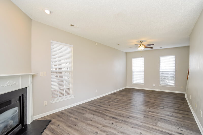 2,150/Mo, 10033 Brawley Ln Charlotte, NC 28215 Living Room View