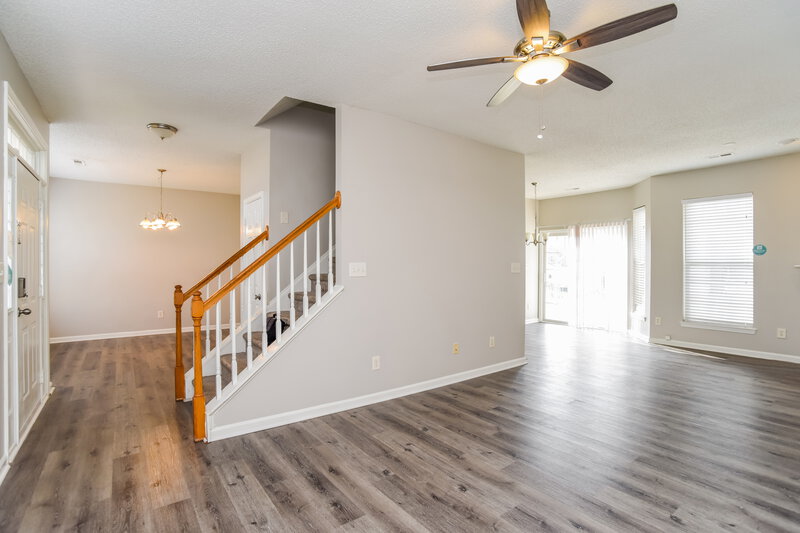 2,150/Mo, 10033 Brawley Ln Charlotte, NC 28215 Living Room View 2