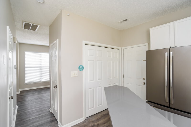 2,150/Mo, 10033 Brawley Ln Charlotte, NC 28215 Kitchen View