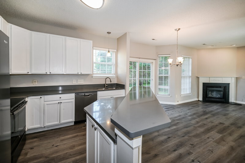 2,075/Mo, 10033 Brawley Ln Charlotte, NC 28215 Kitchen View