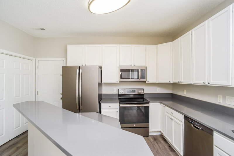 2,150/Mo, 10033 Brawley Ln Charlotte, NC 28215 Kitchen View 2