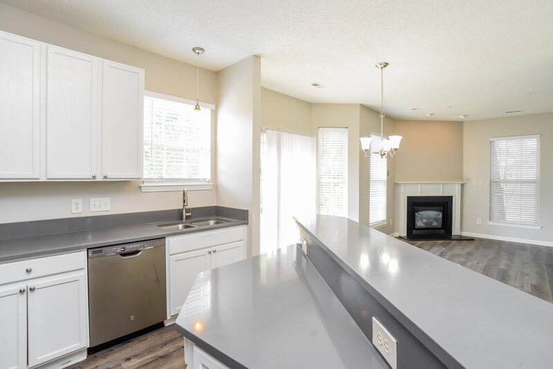2,150/Mo, 10033 Brawley Ln Charlotte, NC 28215 Kitchen View 3