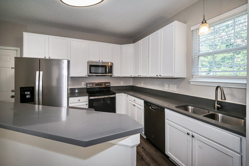 2,075/Mo, 10033 Brawley Ln Charlotte, NC 28215 Kitchen View 3
