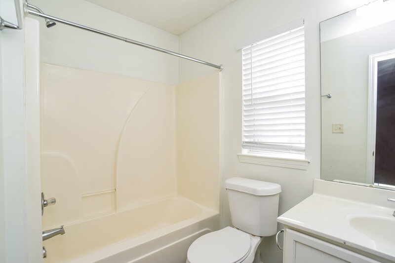 2,150/Mo, 10033 Brawley Ln Charlotte, NC 28215 Bathroom View