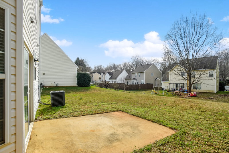 2,150/Mo, 10033 Brawley Ln Charlotte, NC 28215 Exterior View