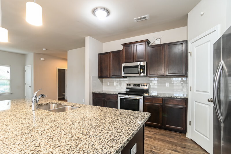 2,520/Mo, 7429 O'Hara St Huntersville, NC 28078 Kitchen View 2