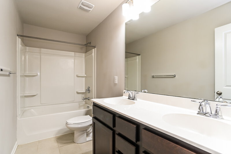 2,520/Mo, 7429 O'Hara St Huntersville, NC 28078 Bathroom View