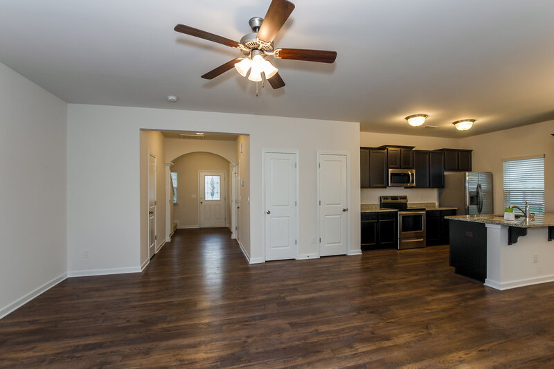 2,515/Mo, 115 Shenandoah Circle Charlotte, NC 28215 Living Room View 2