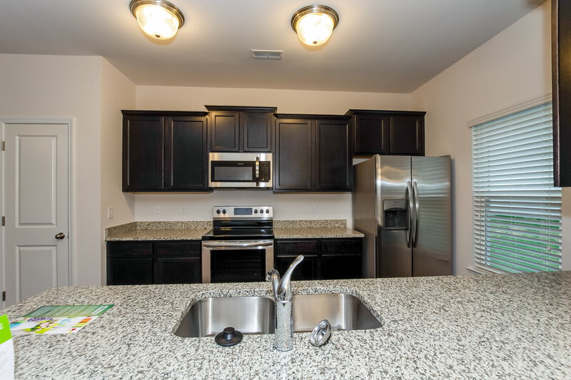 2,515/Mo, 115 Shenandoah Circle Charlotte, NC 28215 Kitchen View