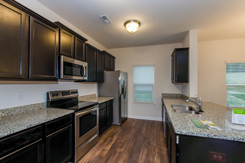 2,515/Mo, 115 Shenandoah Circle Charlotte, NC 28215 Kitchen View 2