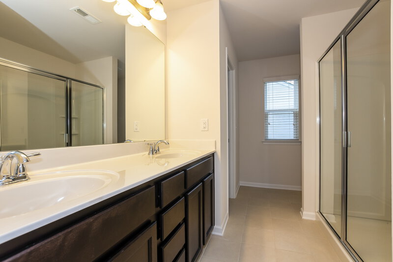2,515/Mo, 115 Shenandoah Circle Charlotte, NC 28215 Master Bathroom View